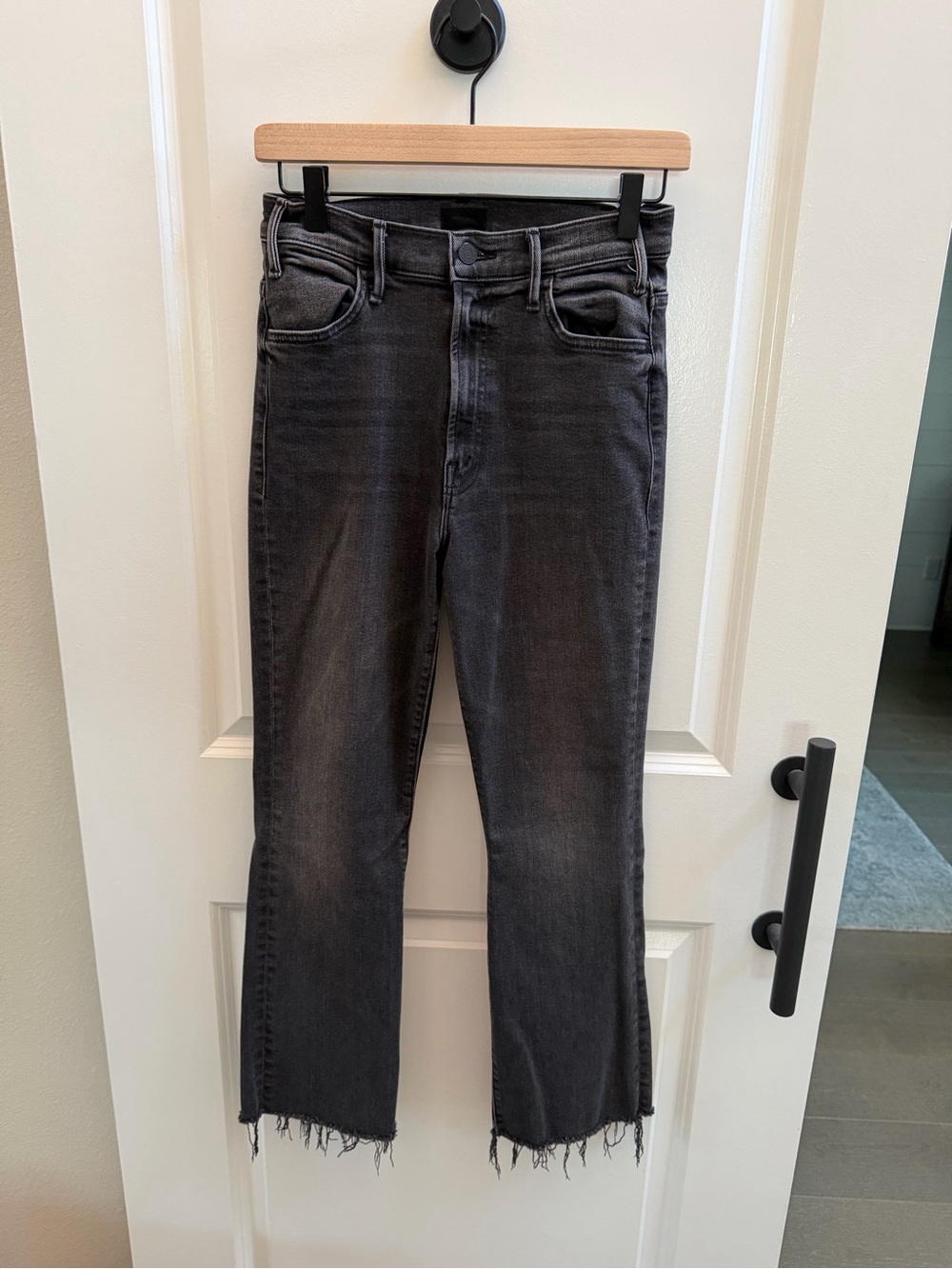 MOTHER Washed Black Cropped Raw-Hem Jeans